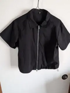黒 半袖シャツ ジッパー付き