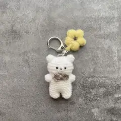 くまとお花のあみぐるみ　キーホルダー付き