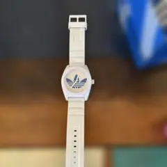 Adidas ホワイト アナログ時計 箱付き