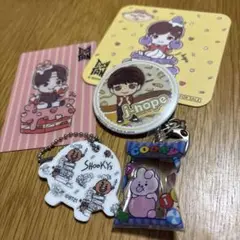 BTS キーホルダー & コースター 缶バッチ