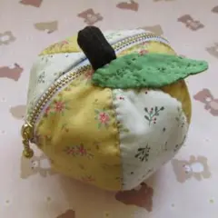 黄色りんごのポーチ　ハンドメイド