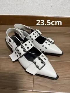 オフホワイトバックル付きポインテッドトゥミュール