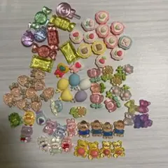 カラフルなデコレーションパーツ