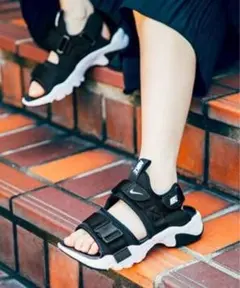 NIKE キャニオン　サンダル　22cm