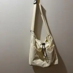 LOWRYSFARM 絞れるショルダーバッグ　オフホワイト