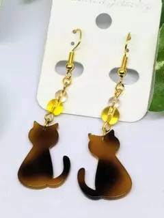 大人かわいい系ピアス　べっこう猫