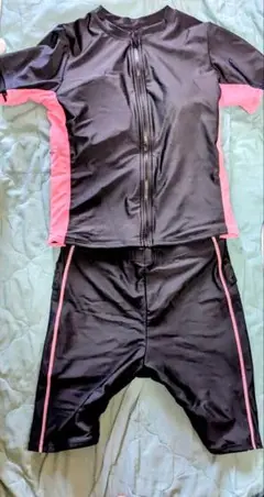 スポーツ用水着 黒とピンク XXL