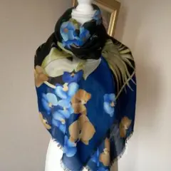レオナールの大判スカーフ