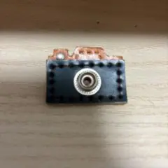 カメラ型フェルトピンバッチ