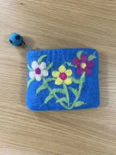 [[8月だけの限定販売]]花柄刺繍のフェルトポーチ