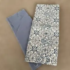 青と白の幾何学模様生地