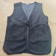 黒の前開きベスト