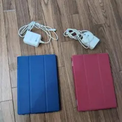 青と赤のタブレット本体と充電器セット