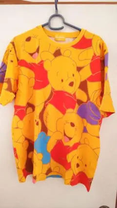 くまのプーさん柄のTシャツ