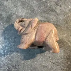 ピンクの象の彫刻 天然石　ハンドメイド　置物 インテリア