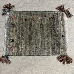 ラグ　ギャッベ　ベージュ系 タッセル付　約58cm x 42cm
