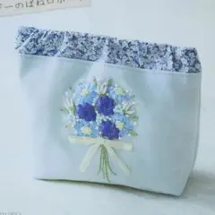 残僅●リボン刺しゅうキット リボンが生み出す花々に ブルーデイジーのばね口ポーチ