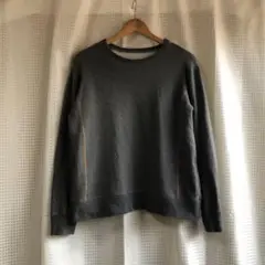 mal. グレー クルーネックオリジナルスウェット後首元ロゴ