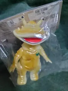 ブルマァク BULLMARK　ソフビ リトルカネゴン　蓄光　ゴールド