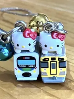 ハローキティ x 西武鉄道　新2000系 & 30000系　根付ストラップ　2個