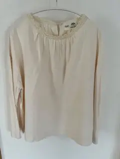 美品★ピュアルセシン　フリル付き長袖カットソー