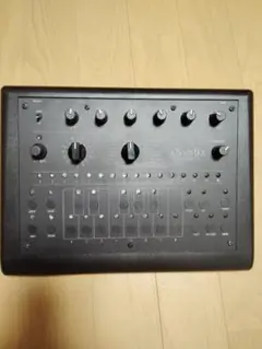 x0Xpro acid bassline シンセサイザー 国産x0xb0x（303クローン）『gizm0x x0x-pro』 実機レビュー