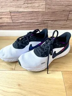 【美品】NIKEランニングシューズ ホワイト/ブラック/パープル 24cm