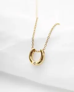 GLUCK Horseshoe Necklace ゴールドネックレス