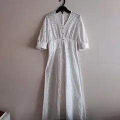 綿レースのロングワンピース