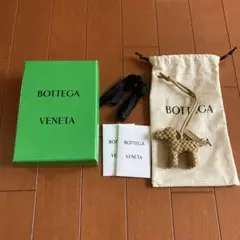 【SALE!!】【匿名発送】ボッテガ ヴェネタ ストラップチャーム お花モチーフ 楽天市場】ボッテガ ヴェネタ キーリング/キーホルダー BOTTEGA