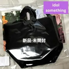 ⭐新品·未開封⭐ピオヌンナル　アイドル　サムシング　黒　チャームポーチ