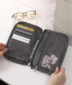 即日発送❣️(新品)お薬手帳ケース チャコールグレー 3coins