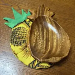 パイナップル型木製トレイとミトン