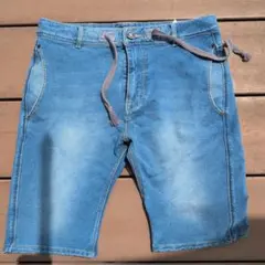 BERSHKA ライトブルーショートパンツ EUR 40