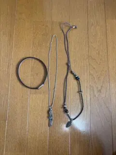 ネックレス2つとブレスレットのセット