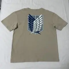 進撃の巨人 調査兵団エンブレムプリントTシャツ ベージュ Lサイズ