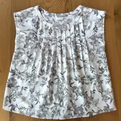 テチチ　花柄シャツ　フレンチスリーブ