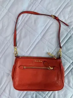美品 ミュウミュウ ショルダーバッグ レッド