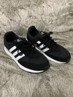adidas ブラック スニーカー end plastic waste