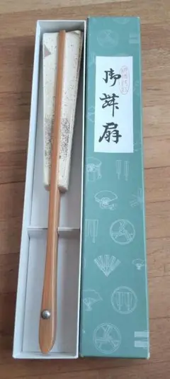 幾何学模様の白い舞扇子