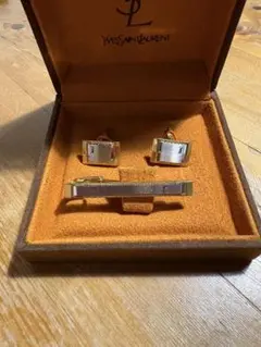 ネクタイピン　カフス　イブサンローラン
