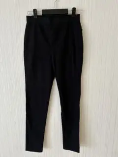 黒 スリムフィット スラックス
