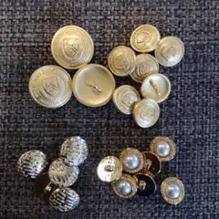 金色のエンブレムデザインボタンセット