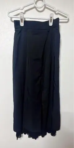 黒のタイトロングスカート