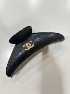 CHANEL ロゴ入り黒ヘアクリップ特大