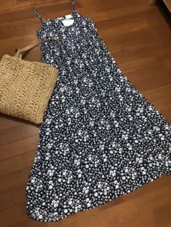 最終値下げ　新品未使用 タグ付き キャミソール 小花柄 マキシワンピース