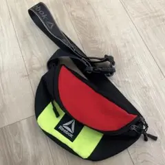 Reebok ボディバッグ 黒 赤 黄