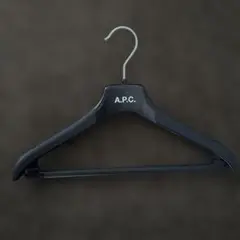 A.P.C. ブラック衣類ハンガー