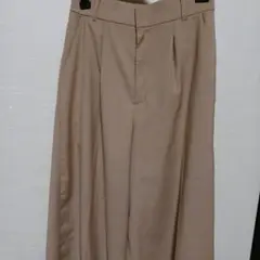 ベージュ ワイドパンツ