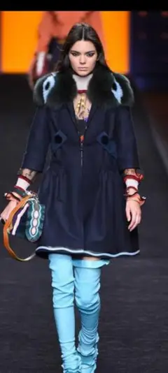 FENDI ファー付き ワンピース風コート ネイビー38★